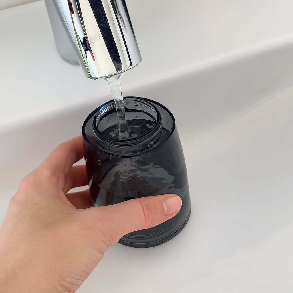 StartSmiling Waterflosser Pro munddusj viser en kompakt elektrisk tandrenser til forbedret mundhygiejne.